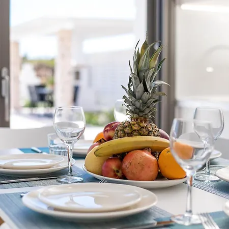 Gem Beachfront - Rhodes Villa